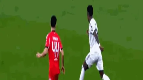 “森林队30年再胜曼联，红魔角球劣势下英超连败开局”